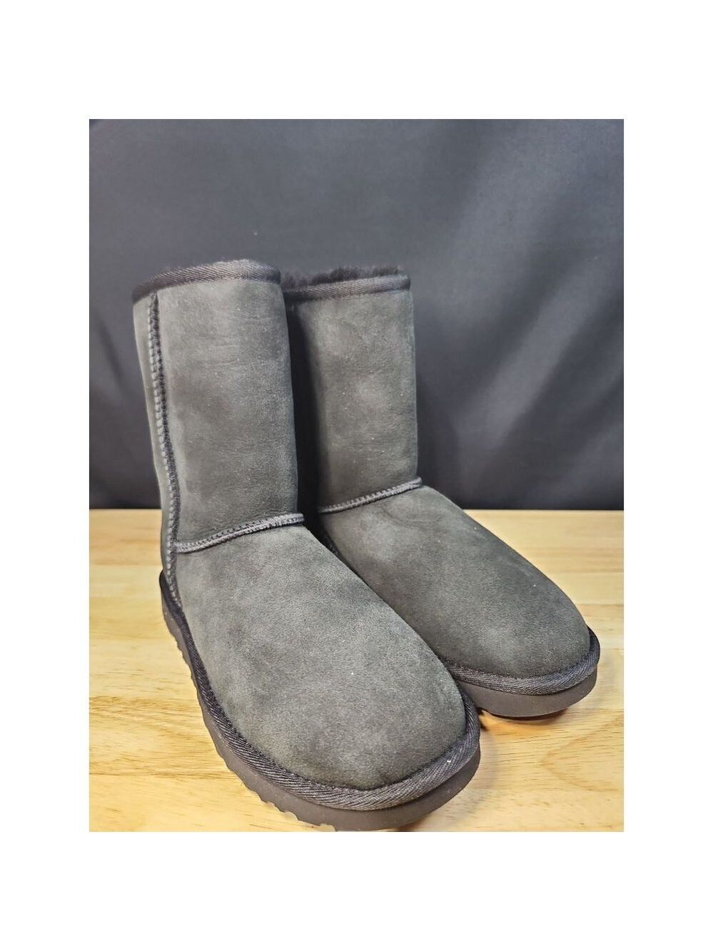 Ugg classic short II w/ broken box size 6